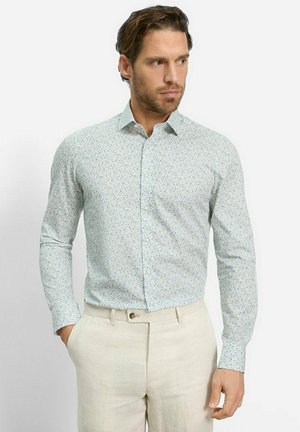 Hellblaues Hemd mit Knopfleiste und kleinem Blumenmuster, langen Ärmeln und Kentkragen, kombiniert mit beigen Hosen. Weicher Baumwollstoff.