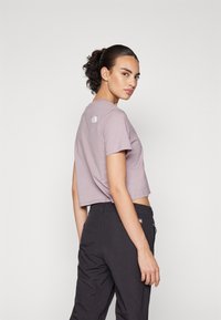 The North Face SIMPLE DOME CROPPED SLIM TEE - T-shirts med print - purple chalk