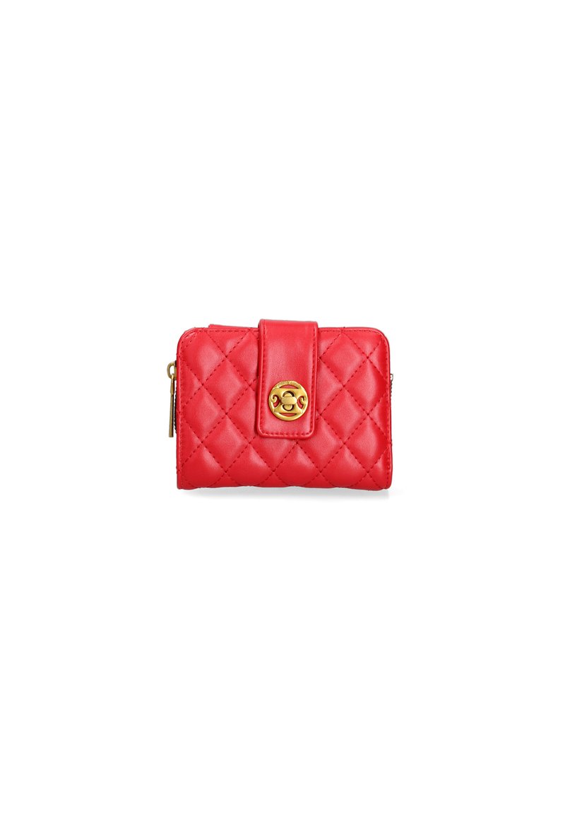 Portafoglio in pelle rossa trapuntata con una chiusura in metallo dorato e forma rettangolare. Presenta una superficie liscia e un design compatto.
