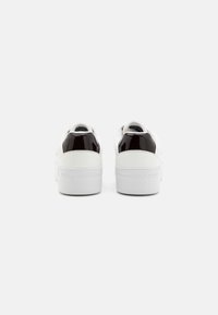 Tommy Hilfiger PLATFORM COURT - Sneakers basse - white