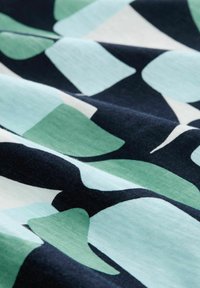 TOM TAILOR T-shirt print - green dots and shapes design