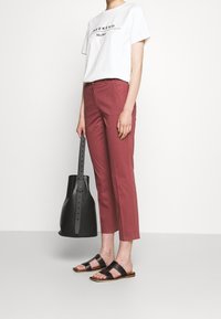WEEKEND MaxMara Spodnie materiałowe