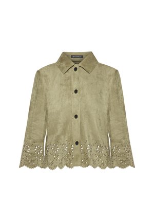 Olijfgroene suède jas met een kraag, zwarte knopen aan de voorkant en bloemen uitsnijdingen langs de geschulpte zoom en manchetten.