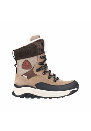 Bottine en suede marron avec un col en polaire, des panneaux en maille, des œillets en métal et une semelle en caoutchouc texturée. Dotée d'un embout renforcé.