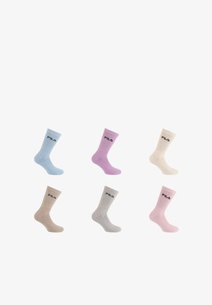 Six chaussettes Fila basses unies dans des couleurs pastel : bleu clair, violet, crème, beige, gris et rose clair, présentées sur un fond blanc.