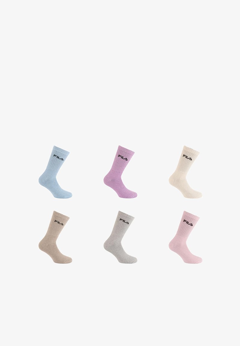 Six chaussettes Fila basses unies dans des couleurs pastel : bleu clair, violet, crème, beige, gris et rose clair, présentées sur un fond blanc.