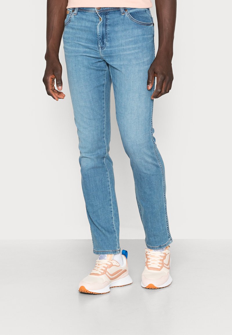 Wrangler TEXAS - Calças de ganga de perna direita - the story