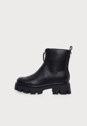 Guess, RYYAN2 - Боти с клиновиден ток - black