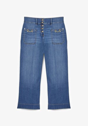 Blauwe denim jeans met hoge taille, vijf knopen aan de voorkant en twee steekzakken met gouden kettingdetails.