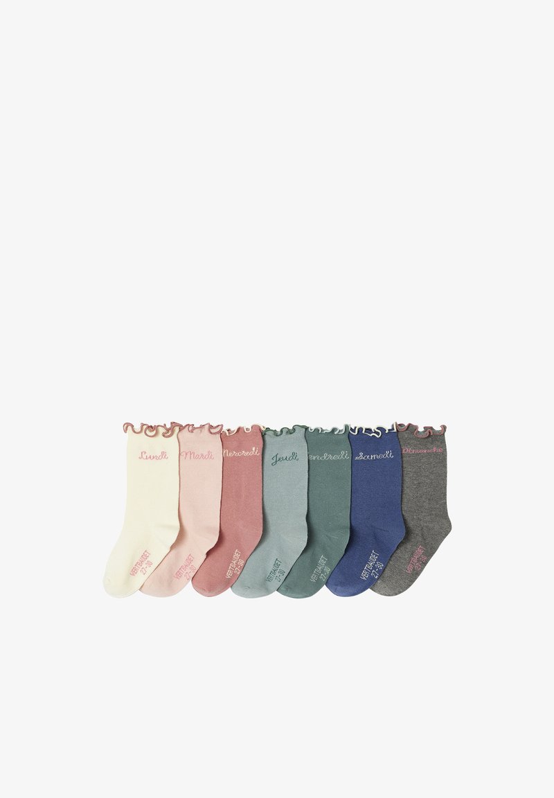 Set aus acht Socken in Pastellfarben, mit einem gefransten oberen Rand und gestickten Wochentagsnamen: hellgelb, rosa, pfirsich, türkis, grau und blau.