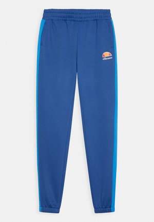 Joggeurs athlétiques bleus avec des bandes latérales bleu clair, une taille élastique et des poignets, ainsi qu'un petit logo Ellesse sur la partie supérieure de la cuisse gauche.
