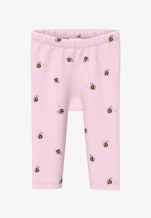 Roze kinderleggings met een patroon van verspreide cartoonbijen en gestippelde vliegtrajecten over de stof.