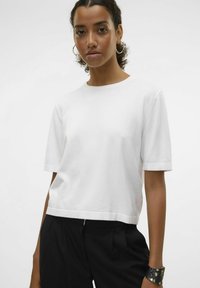 Vero Moda VMSILJE 2/4 O-NCK PULL GA NOOS - T-shirt basic - bright white