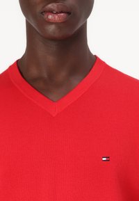 Tommy Hilfiger CLASSIC V NECK - Maglione - primary red