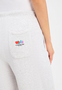 American Vintage JOGGING ATUBAY - Donji dijelovi trenirke - hellgrau