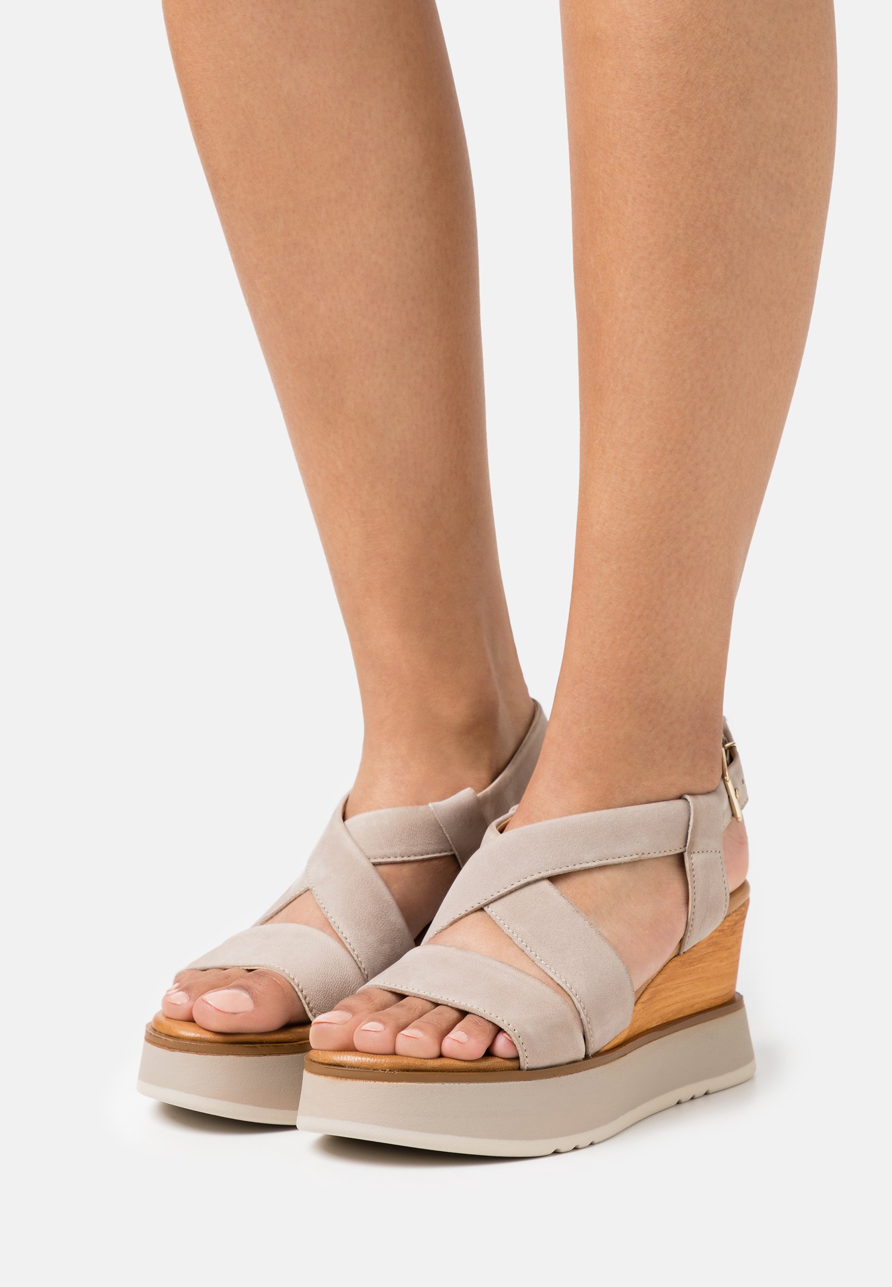 Tamaris Sandalen met plateauzool - taupe/Taupe - Zalando.nl