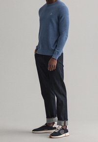 GANT Stickad tröja - mottled light blue