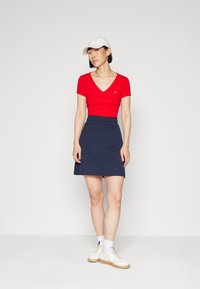 Tommy Jeans SLIM ESSENTIAL - T-shirt con stampa - deep crimson