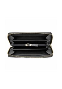 Cartera de cuero negro con cremallera dorada, múltiples ranuras para tarjetas y un compartimento central con cremallera para monedas. Forro interior texturizado.