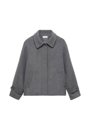 Veste en mélange de laine grise avec col à boutons, deux poches latérales et manches retroussées avec accents de boutons. Texture douce, coupe courte.