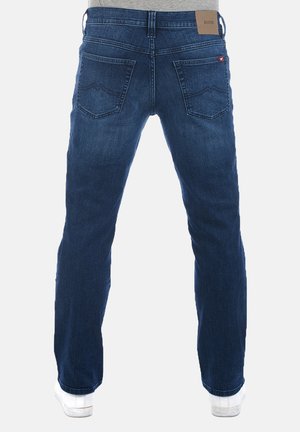Blaue Jeans aus Denim mit geradem Bein, ausgestattet mit einem Lederpatch am Bund und zwei Gesäßtaschen mit einem dezenten Nahtmuster.
