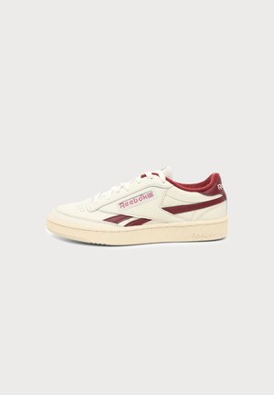 Reebok Classic CLUB REVENGE UNISEX - Sneaker low - vintagechalk/paperwhite/classicburgundry