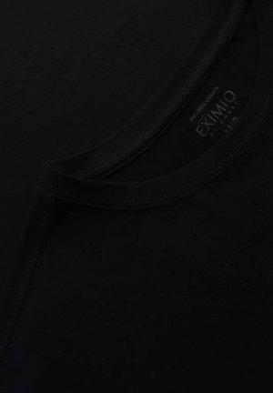 T-shirt in cotone nero con scollatura rotonda e una texture liscia. Le etichette indicano un'alta qualità. Nessun motivo o stampa visibile.