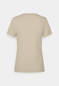 Vaaleanbeige lyhythihainen t-paita, jossa on pehmeä kangas, pyöreä pääntie ja yksinkertainen, koristelematon muotoilu. Takakuvassa esitetty.