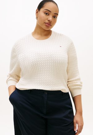 Tommy Hilfiger Curve CURVE CABLE KNIT CREW NECK JUMPER - Vesta - ivory petal