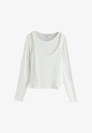 Valge pikakäise kihiline pluus kaardus kaeluse ja õlgade kohal kinnitatud lisakambri-stiilis kihiga.