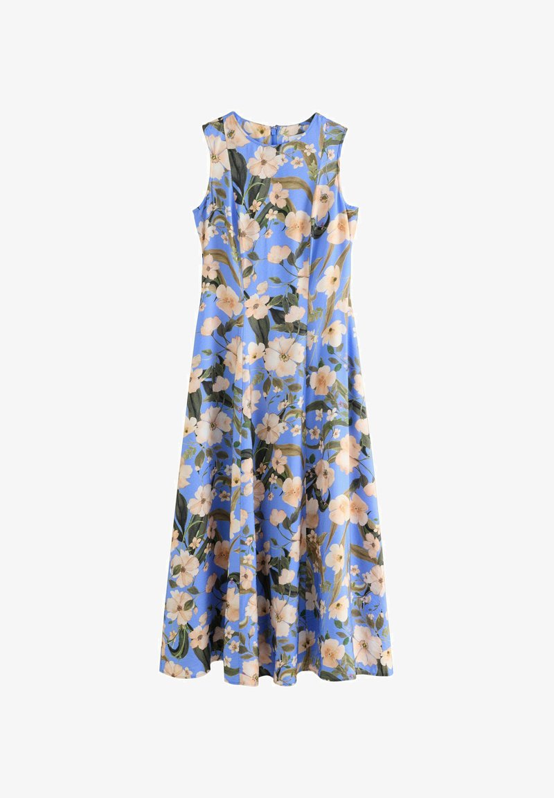 Robe fleurie en tissu bleu clair avec un imprimé botanique de grandes fleurs crème et de feuilles vertes. Design sans manches ; silhouette trapèze.