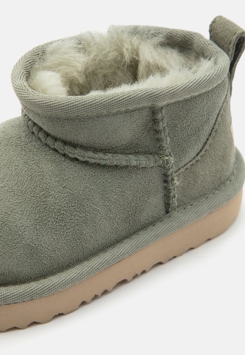 UGG Botas Classic Ultra Mini - Shaded Clover — foto 6