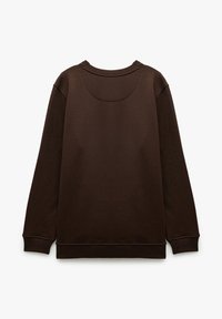 Ciemnobrązowy sweatshirt z okrągłym dekoltem, z długimi rękawami i ściągaczami przy mankietach i hemie, przedstawiony z tyłu na białym tle.