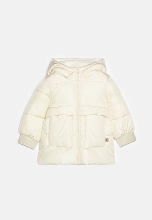 Giacca piumino in crema chiaro, con cappuccio, due tasche anteriori, polsini a costine e chiusura con zip, con texture trapuntata.
