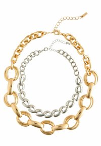 Gold- und Silbermetallkettenhalsketten mit großen ovalen Gliedern und glatten, glänzenden Oberflächen, ausgestattet mit verstellbaren Verschlüssen und Verlängerungsketten.