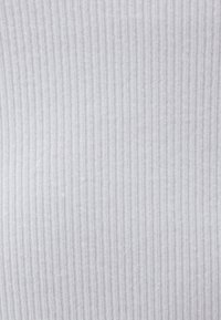 Top - white