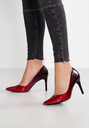 Pumps - red
