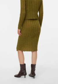 MAMALICIOUS Uska suknja - plantation