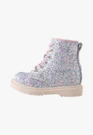 Next, WIDE FIT - Členkové šnurovacie čižmy - silver glitter
