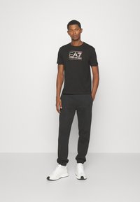 EA7 Emporio Armani Camiseta estampada - nero
