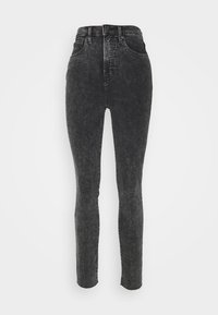Jeans de mezclilla negros de tiro alto con un ajuste slim, que presentan una textura deslavada, diseño de cinco bolsillos y trabillas para el cinturón.