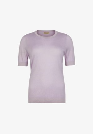 Jasnofioletowy krótki sweter dzianinowy z krótkim rękawem, okrągłym dekoltem oraz ściągaczami przy mankietach i dolnym brzegu, pokazany na jednolitym białym tle.