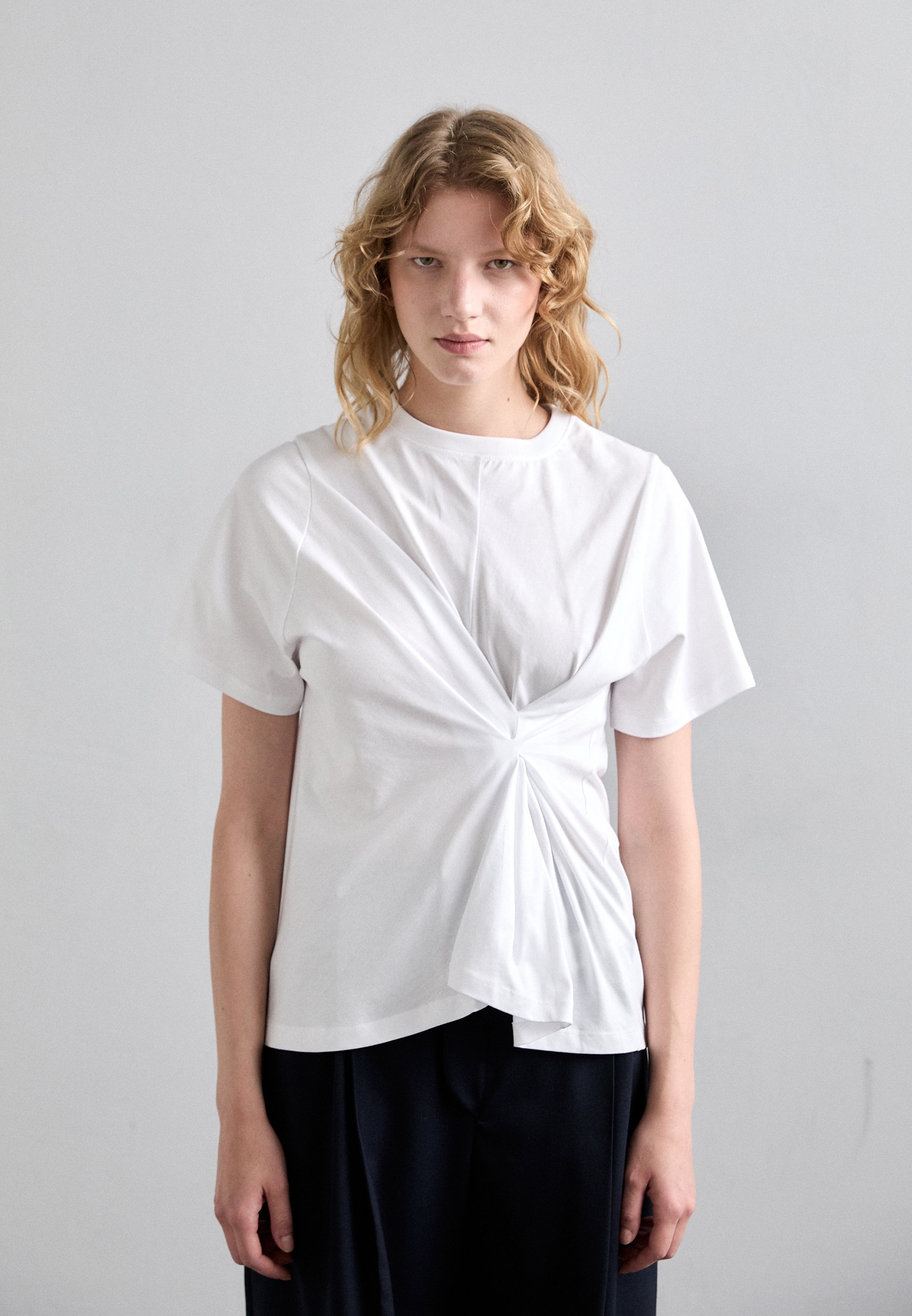 Victoria Beckham BODY TWIST TEE - Print T-shirt - white