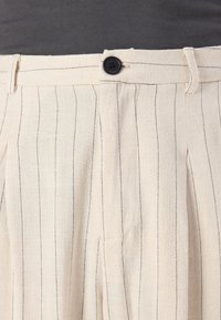 YOURTURN UNISEX - Pantalon classique - off white