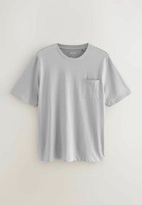Grijze T-shirt met korte mouwen, gemaakt van katoen, met een zak op de linkerborst, voorzien van een ronde hals en een donkere pasvorm.