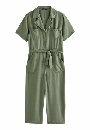 Combinaison vert olive à manches courtes avec col, poches avant et ceinture à nouer à la taille, présentée à plat sur fond blanc.