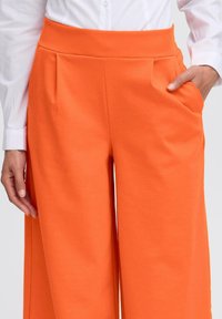 ICHI KATE SUS WIDE - Broek - tangerine tango
