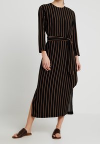 Selected Femme Tall Maxikleid - black