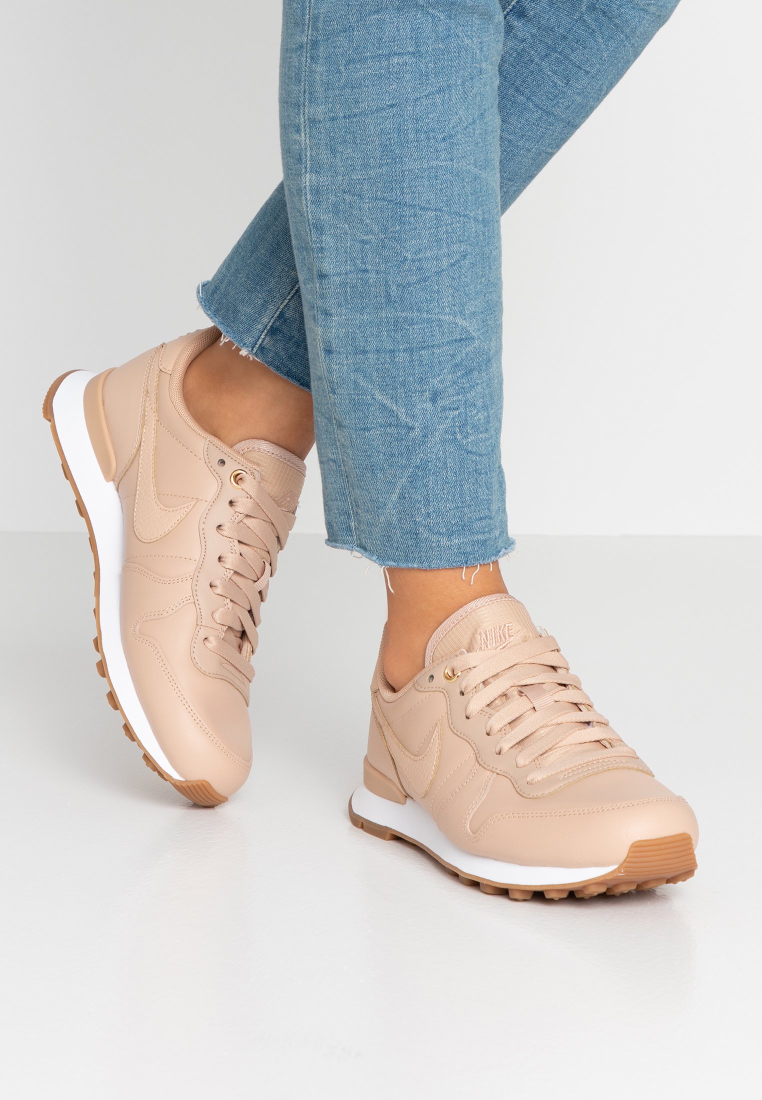 nike internationalist mujer beige