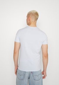 Levi's® SLIM CREW NECK TEE - 2 PACK - T-shirt básica - arctic ice/sunset blue